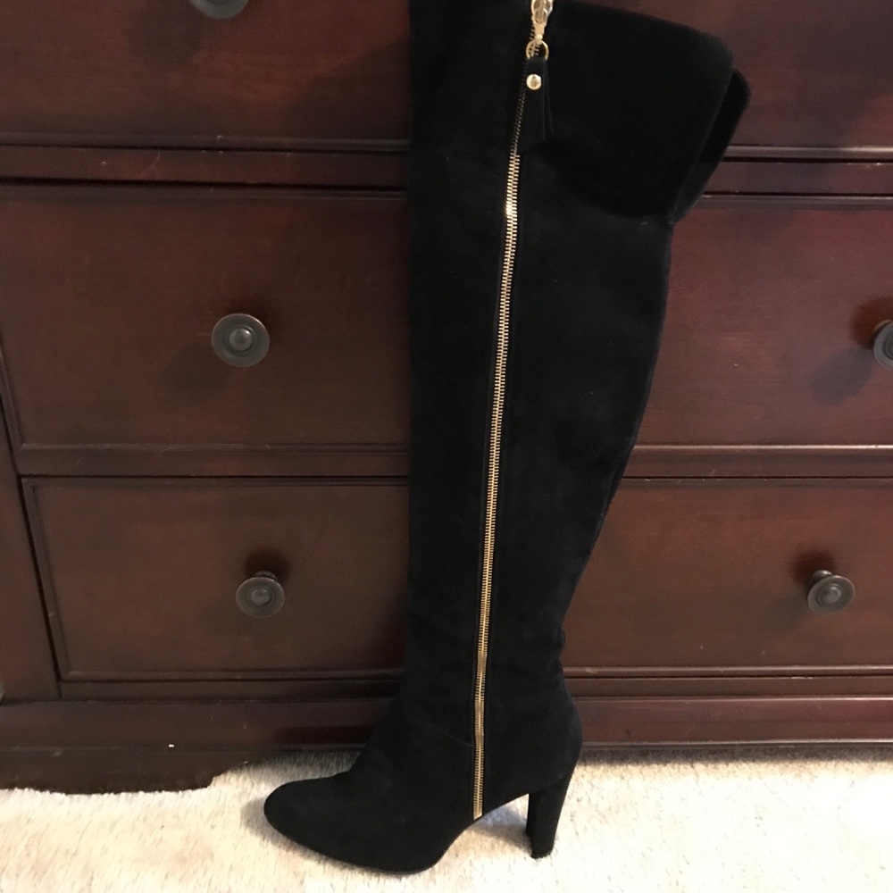 Stuart Weitzman ONB with exposed zippers.